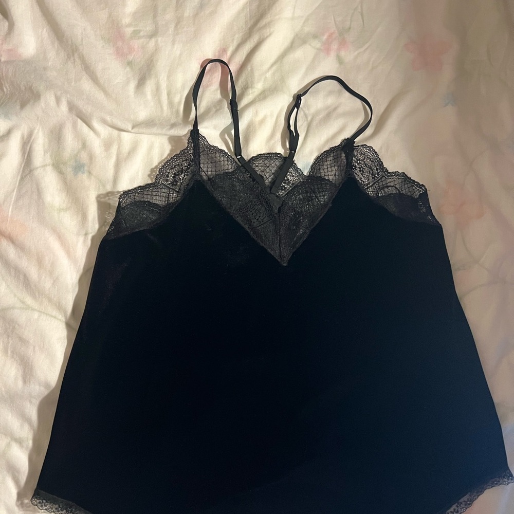 1.STATE Black Lace-Trim Velvet Cami